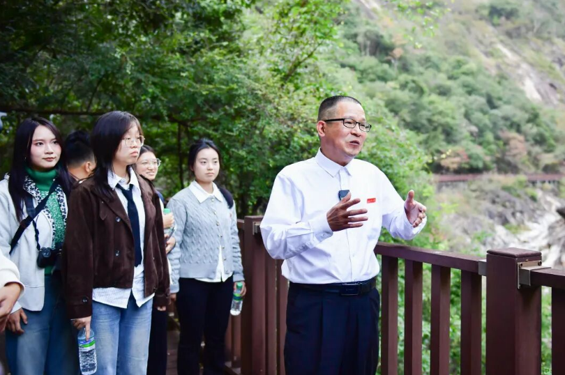 百家乐
赴上犹县平富乡开展多元文化探寻活动