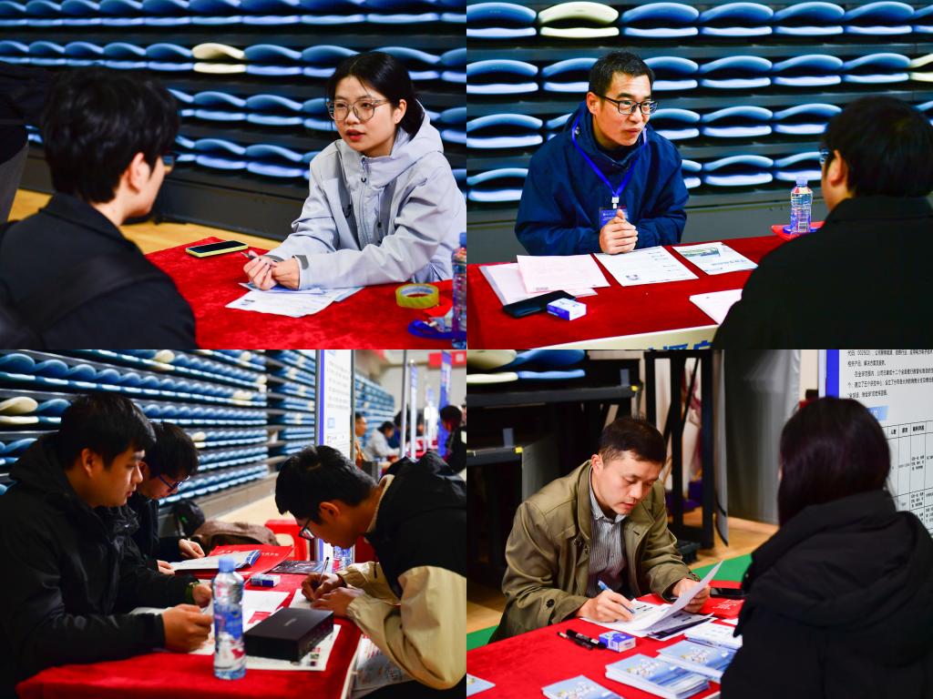 1226招聘会照片.jpg
