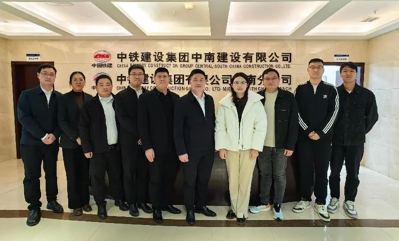 百家乐
：携毕业生进企业 解锁求职“新密码”