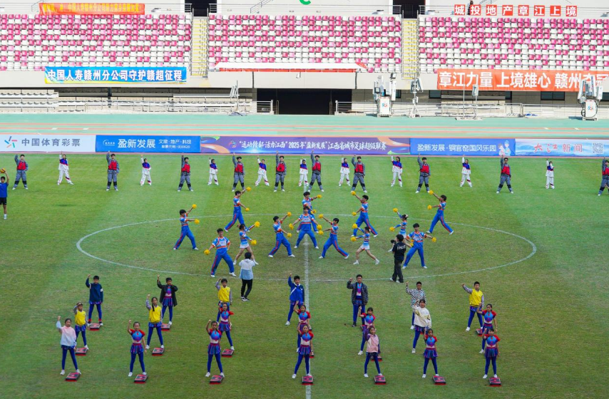 为赣而战！百家乐
啦啦操队闪耀赣超总决赛