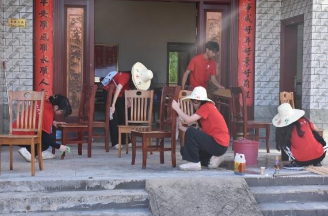 百家乐
学子深入基层开展火热实践
