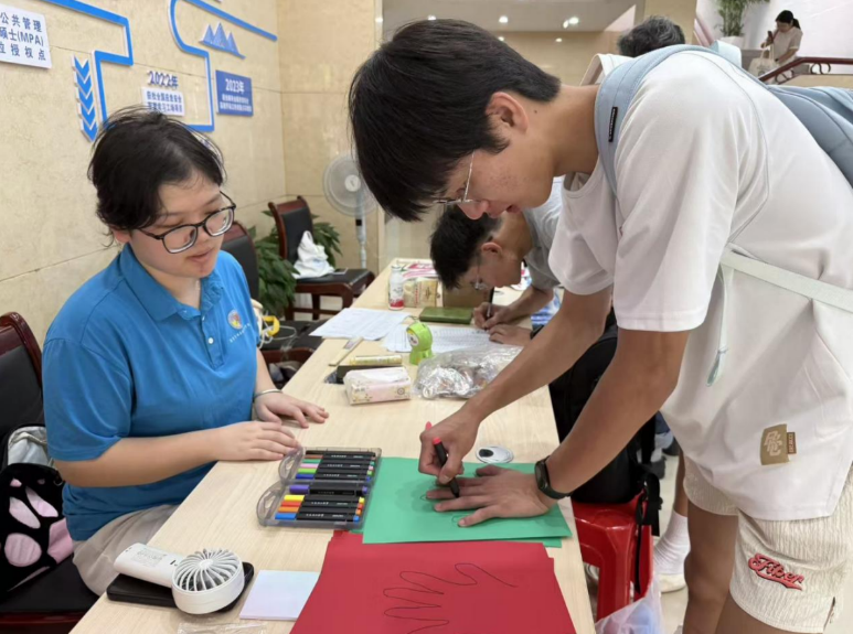 解锁“Campus Walk”,百家乐
迎新“闯关”玩转安全健康知识