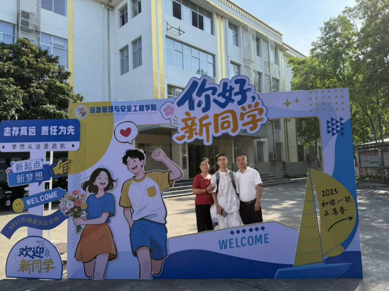 解锁“Campus Walk”,百家乐
迎新“闯关”玩转安全健康知识
